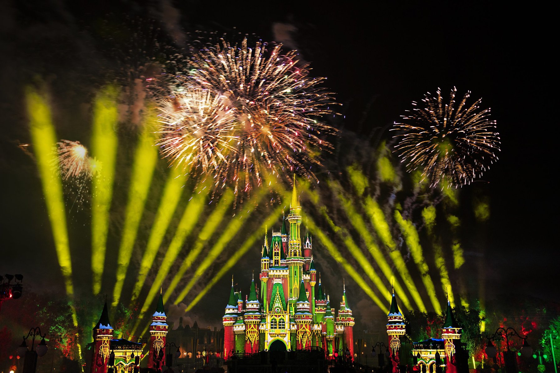 Disney World Fireworks Times. Magic Kingdom Fireworks with Cinderellas Castle