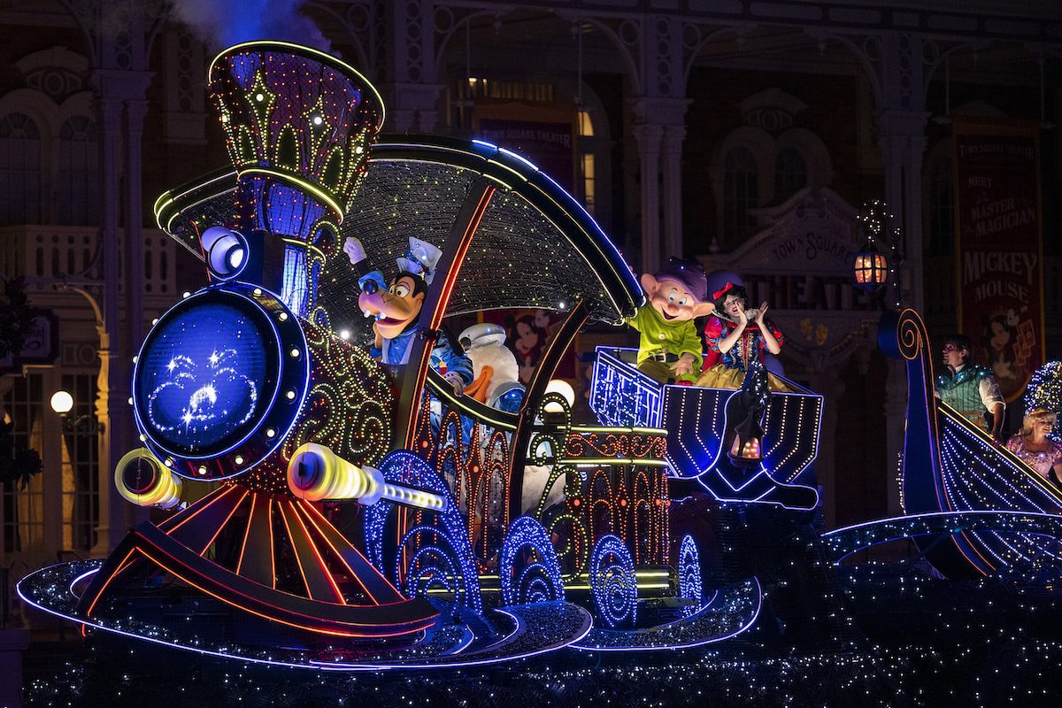 Disney Starlight Parade tips